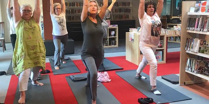 Yoga op werk bibliotheek Yoga op werk bibliotheek